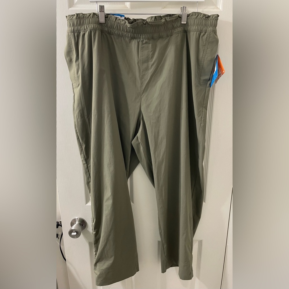 Columbia NWT Women’s Active Wear Joggers with Omni-Shade Sun Protection